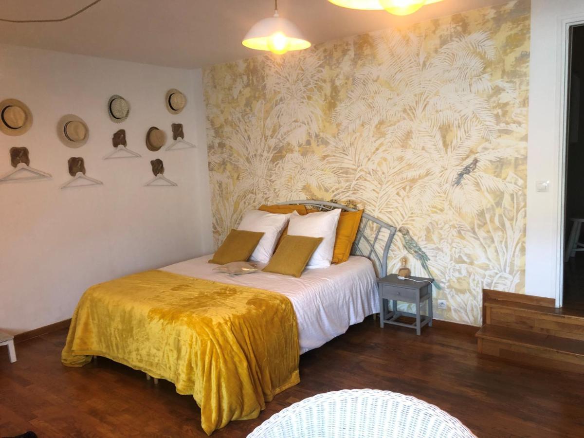 Grande Chambre Familiale Jaune Tout Bonnement Bien Putot-en-Auge Luaran gambar