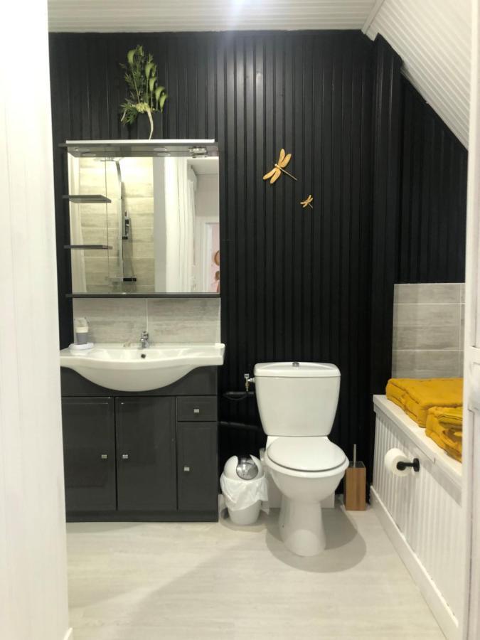 Grande Chambre Familiale Jaune Tout Bonnement Bien Putot-en-Auge Luaran gambar