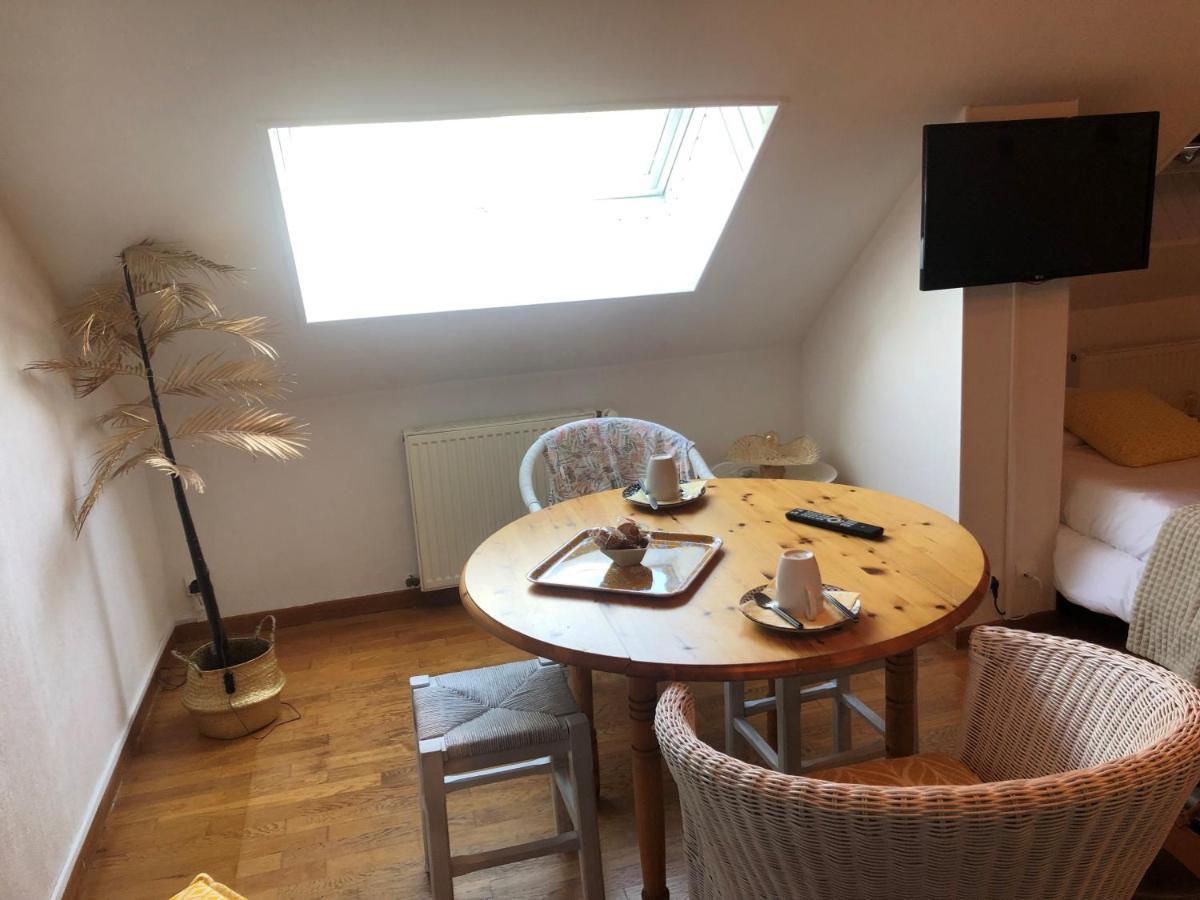 Grande Chambre Familiale Jaune Tout Bonnement Bien Putot-en-Auge Luaran gambar