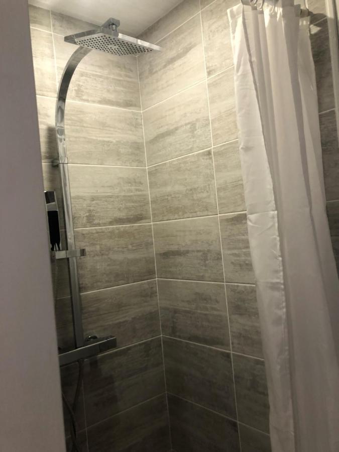 Grande Chambre Familiale Jaune Tout Bonnement Bien Putot-en-Auge Luaran gambar