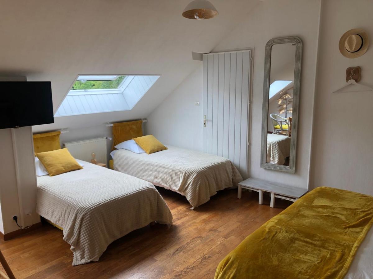 Grande Chambre Familiale Jaune Tout Bonnement Bien Putot-en-Auge Luaran gambar