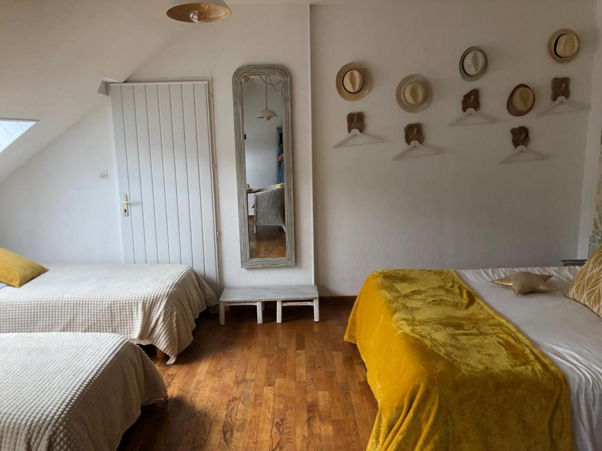 Grande Chambre Familiale Jaune Tout Bonnement Bien Putot-en-Auge Luaran gambar