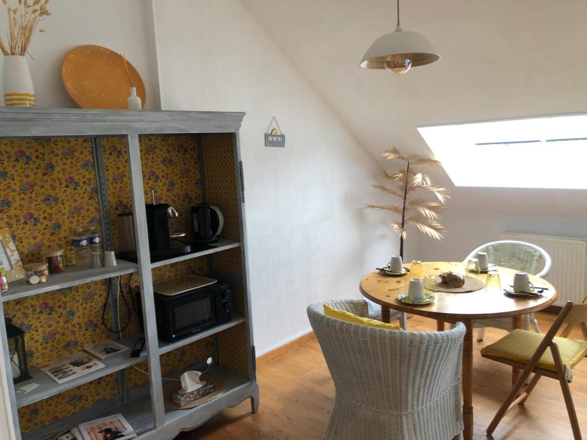 Grande Chambre Familiale Jaune Tout Bonnement Bien Putot-en-Auge Luaran gambar