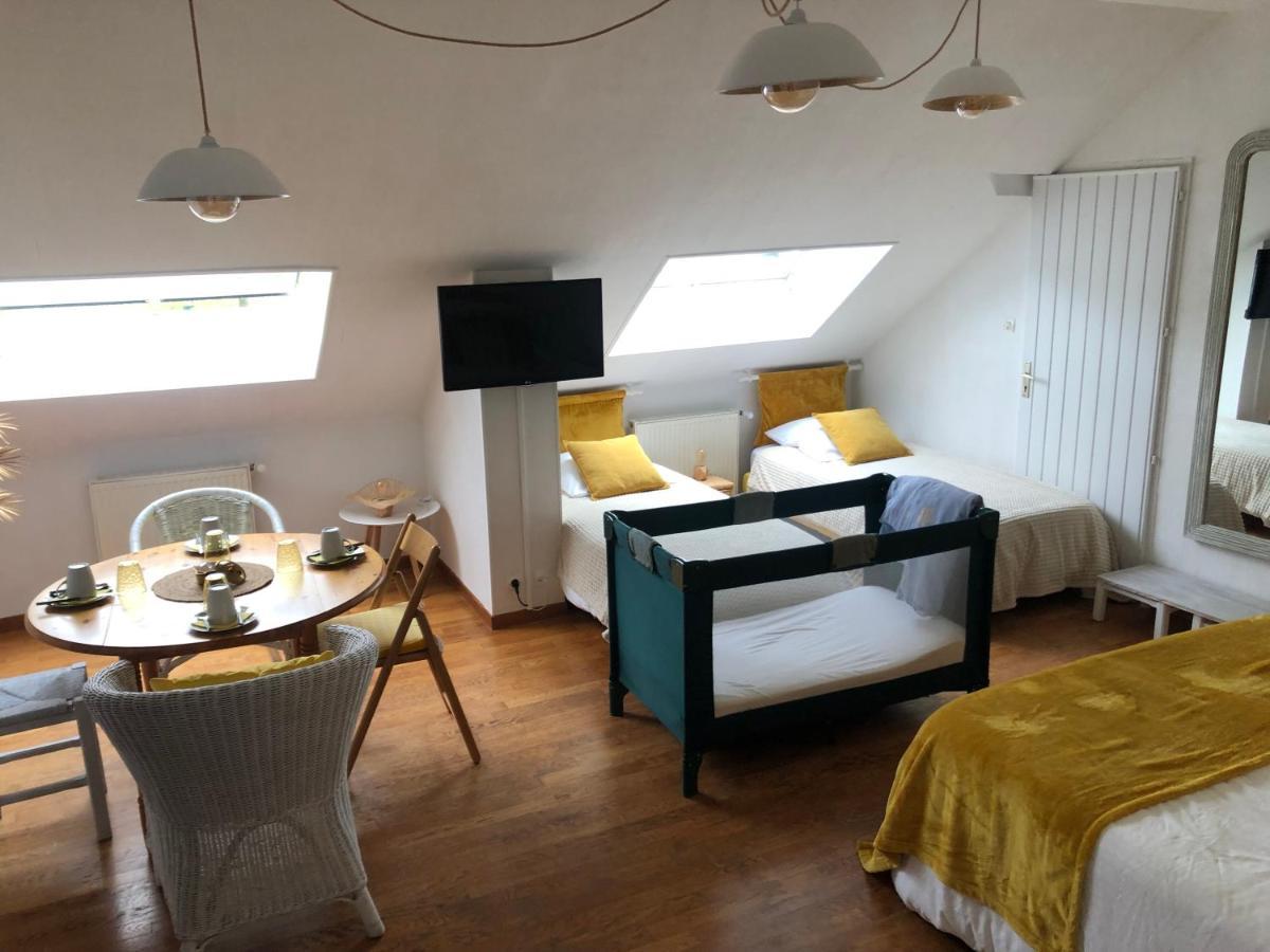 Grande Chambre Familiale Jaune Tout Bonnement Bien Putot-en-Auge Luaran gambar