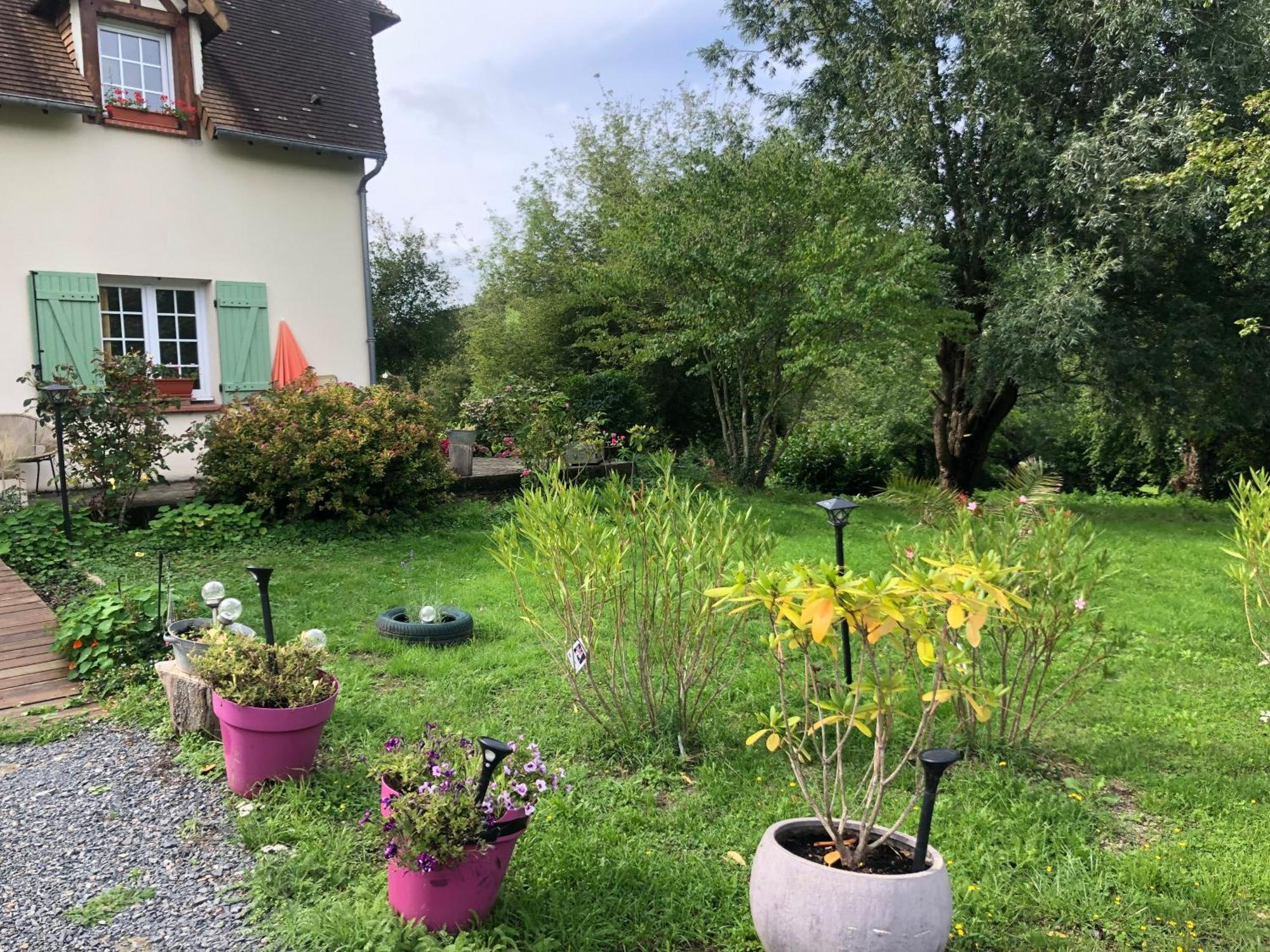 Grande Chambre Familiale Jaune Tout Bonnement Bien Putot-en-Auge Luaran gambar